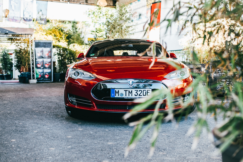 Tesla Model S bei Event in München